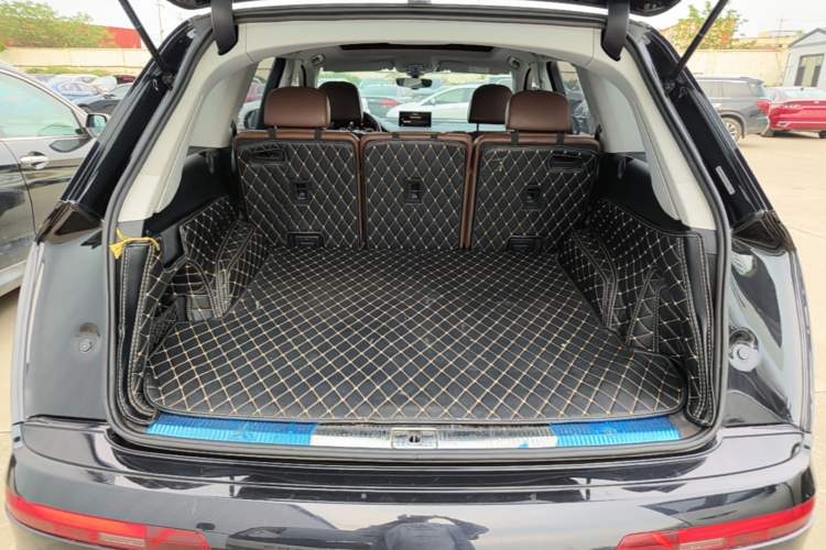 Used Audi Q7 2019 45 TFSI Comfort Model Trunk
