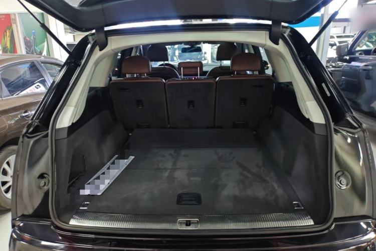 Used Audi Q7 2019 45 TFSI Comfort Model Trunk