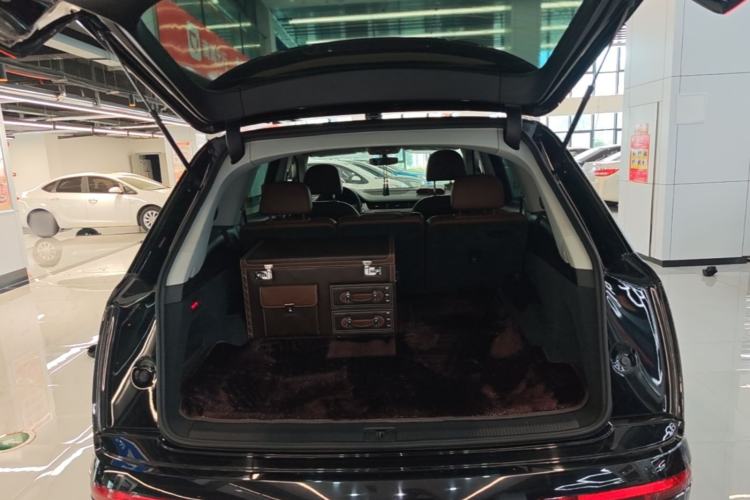 Used Audi Q7 2019 2.0T Standard Model Middle East Trunk