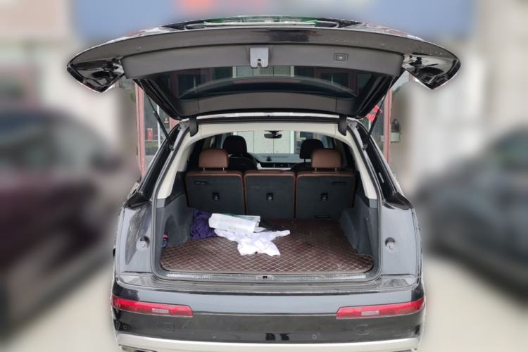 Used Audi Q7 2019 45 TFSI Comfort Model Trunk