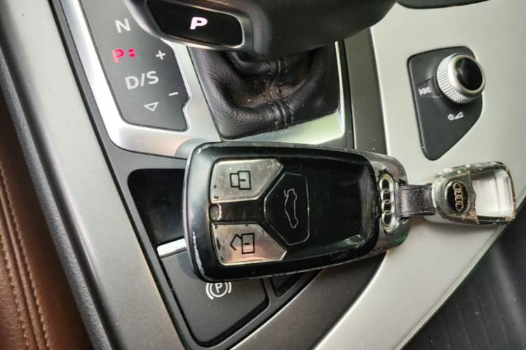 Used Audi Q7 2019 45 TFSI Comfort Model Vehicle Key