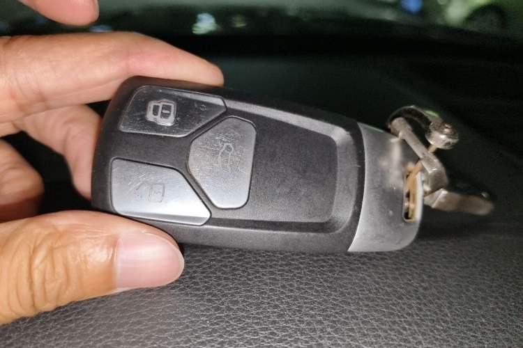 Used Audi Q7 2019 45 TFSI Comfort Model Vehicle Key