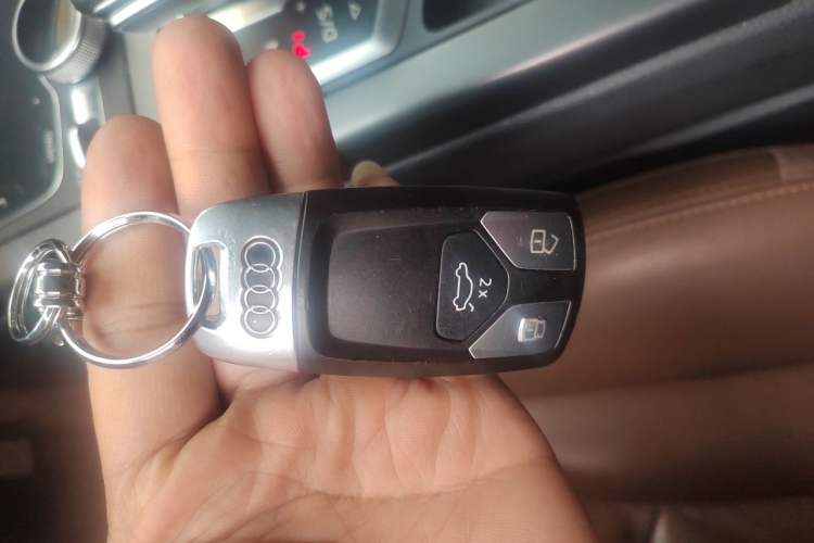 Used Audi Q7 2019 45 TFSI Comfort Model Vehicle Key