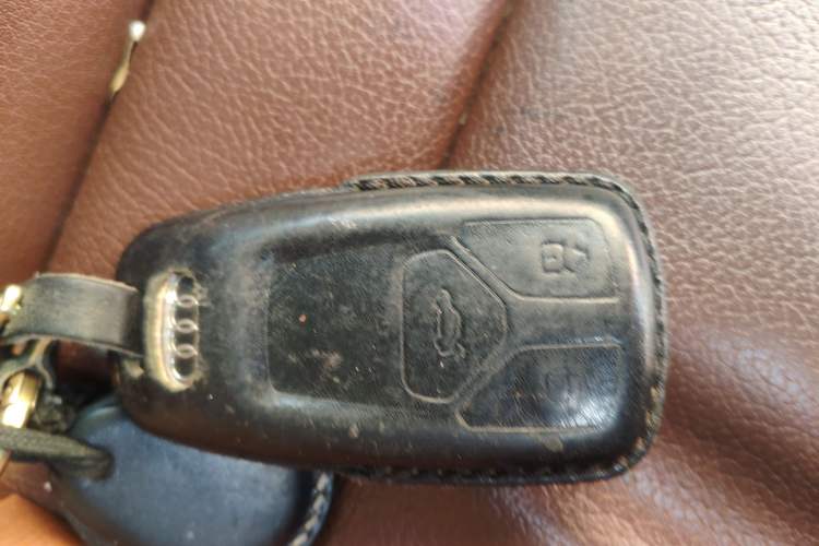 Used Audi Q7 2019 45 TFSI Comfort Model Vehicle Key