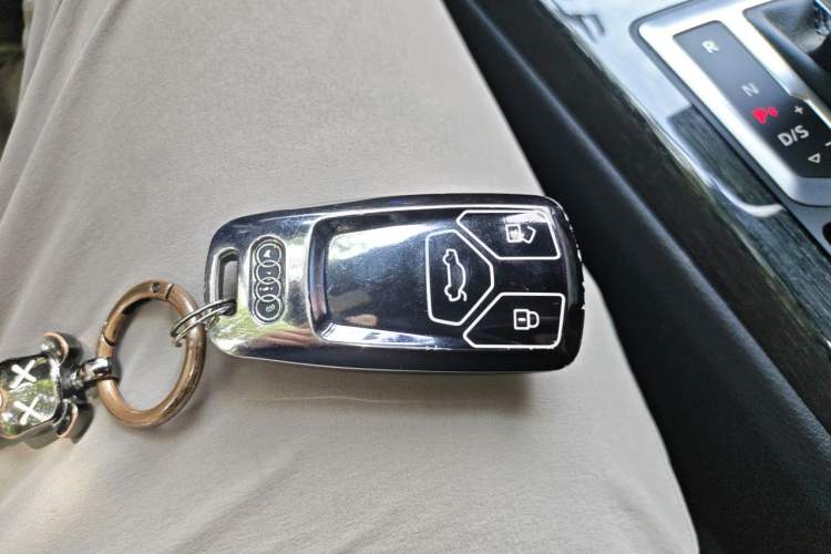 Used Audi Q7  Vehicle Key