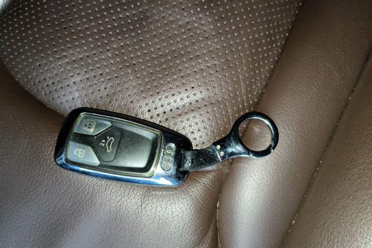 Used Audi Q7 2019 45 TFSI Comfort Model Vehicle Key