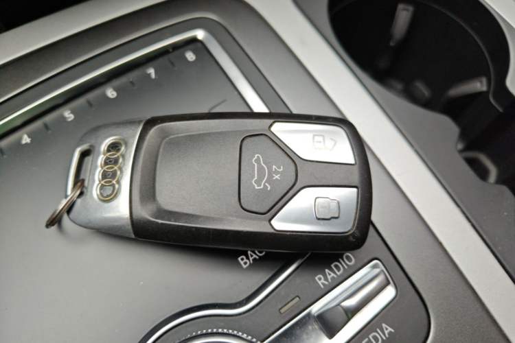 Used Audi Q7 2019 45 TFSI Comfort Model Vehicle Key