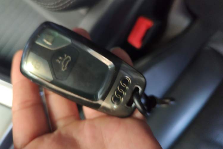 Used Audi Q7 2019 45 TFSI Comfort Model Vehicle Key