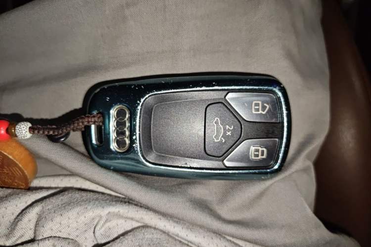 Used Audi Q7 2019 45 TFSI Comfort Model Vehicle Key