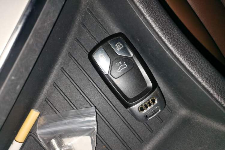 Used Audi Q7 2019 45 TFSI Comfort Model Vehicle Key
