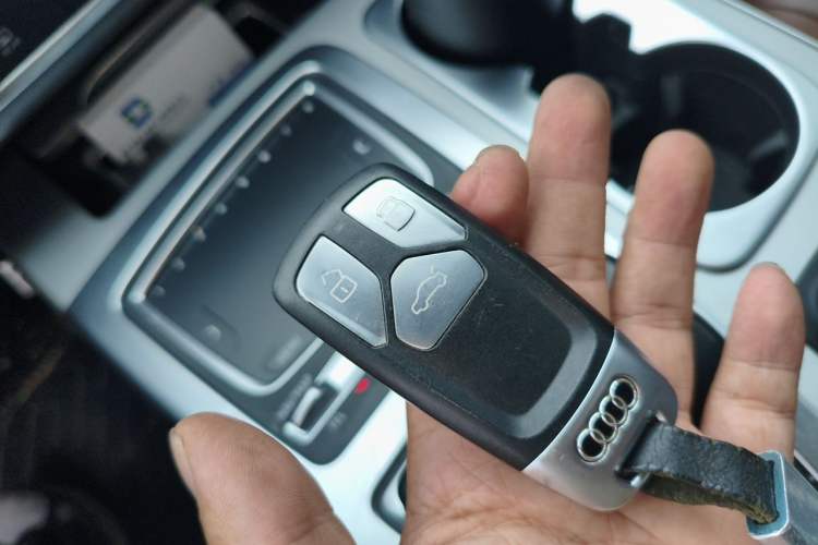 Used Audi Q7 2019 45 TFSI Comfort Model Vehicle Key