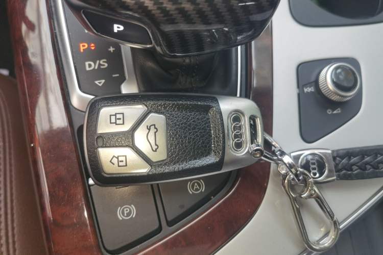Used Audi Q7 2019 45 TFSI Comfort Model Vehicle Key