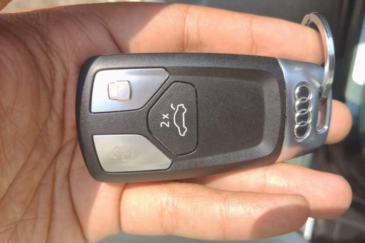 Used Audi Q7 2019 45 TFSI Comfort Model Vehicle Key