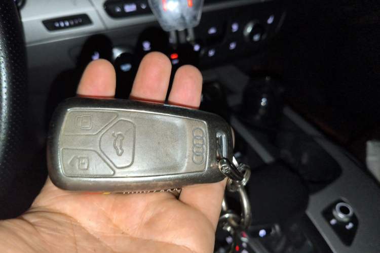 Used Audi Q7 2019 45 TFSI Comfort Model Vehicle Key
