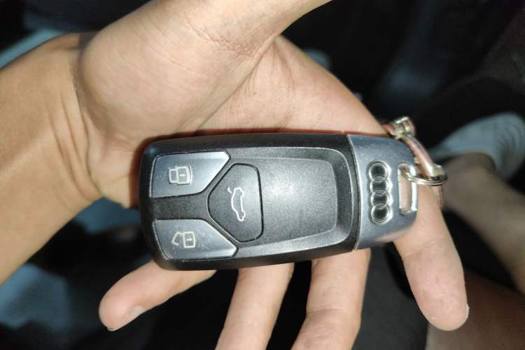 Used Audi Q7 2019 45 TFSI Comfort Model Vehicle Key