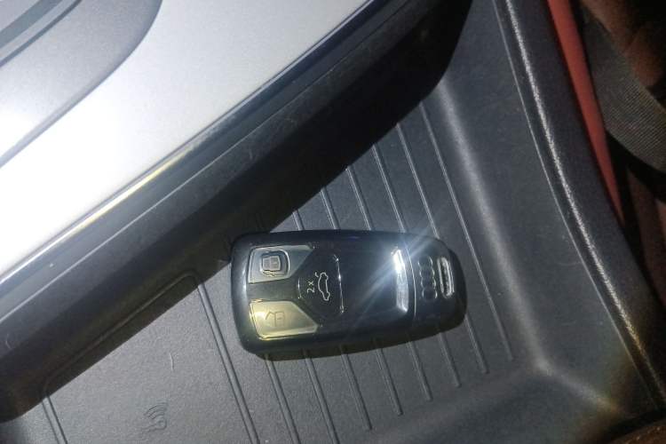 Used Audi Q7 2019 45 TFSI Comfort Model Vehicle Key