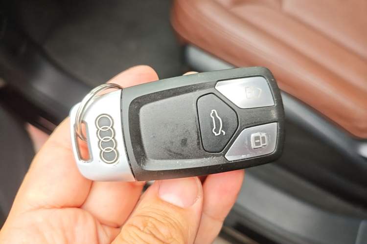 Used Audi Q7 2019 45 TFSI Comfort Model Vehicle Key