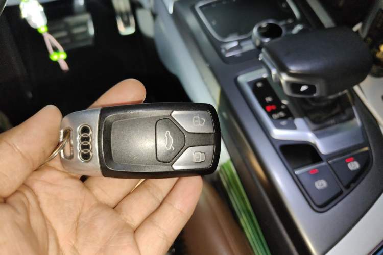 Used Audi Q7 2019 45 TFSI Comfort Model Vehicle Key