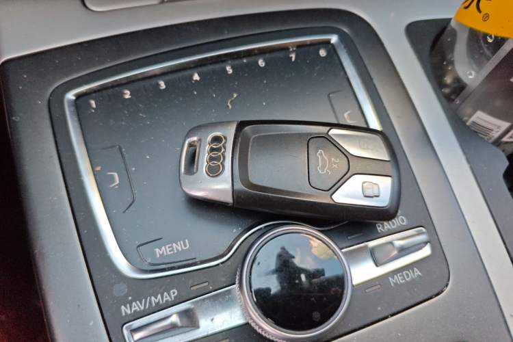 Used Audi Q7 2019 45 TFSI Comfort Model Vehicle Key