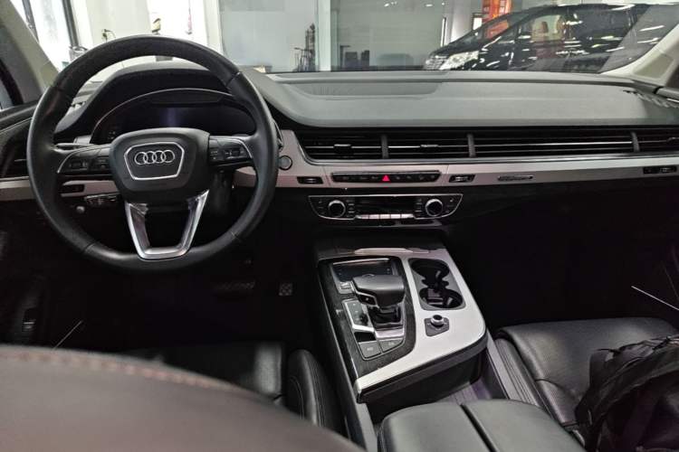 Used Audi Q7 2019 55 TFSI Prestige Edition Center Console