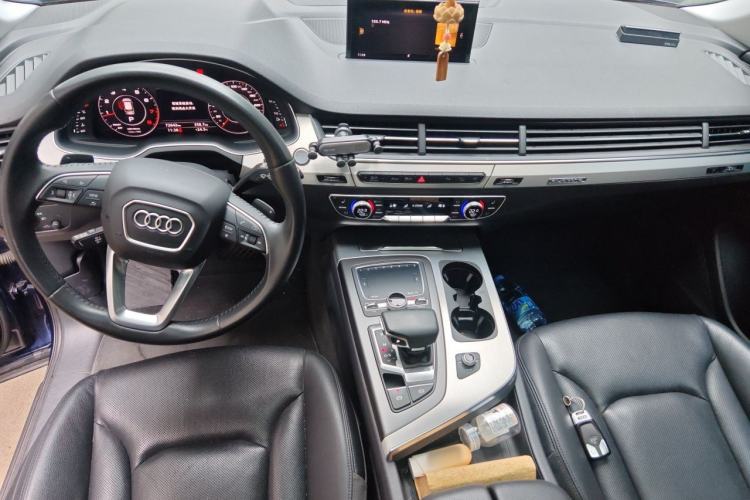Used Audi Q7 2019 45 TFSI S line Sport Edition Center Console
