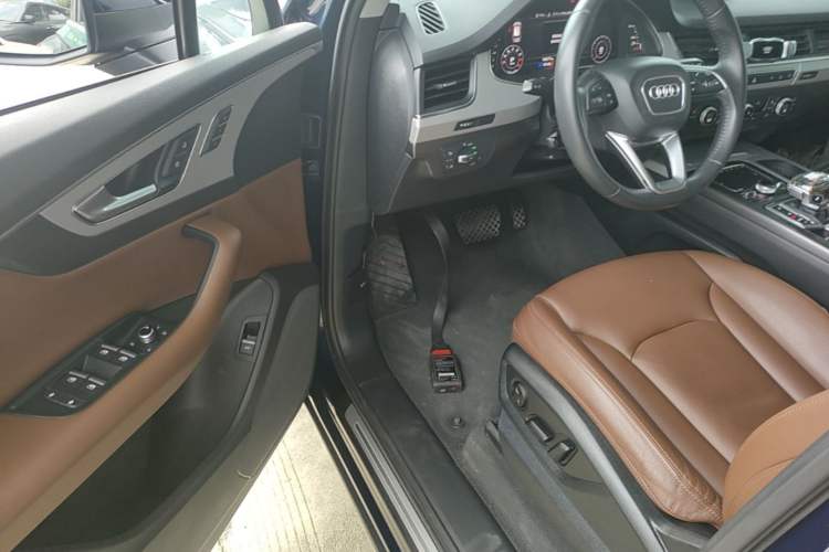 Used Audi Q7 2019 45 TFSI Comfort Model Driver Seat