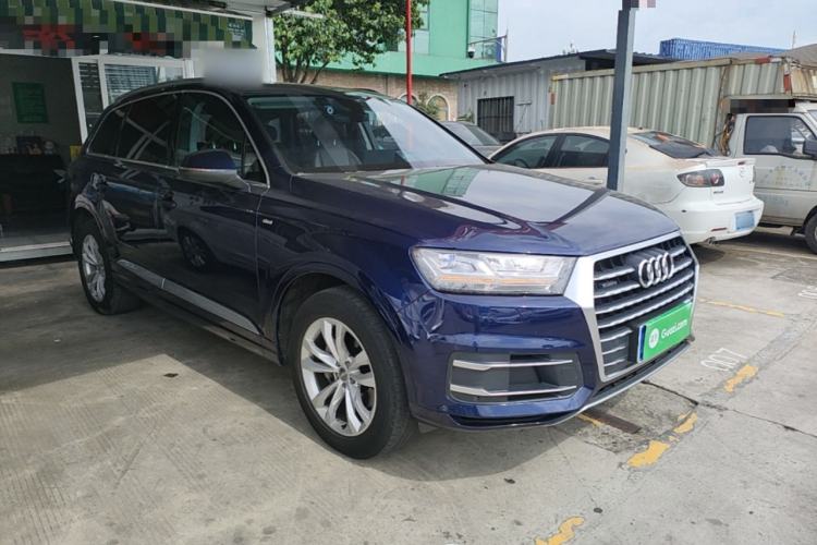 Used Audi Q7 2019 45 TFSI Comfort Model Front Right 45 Deg