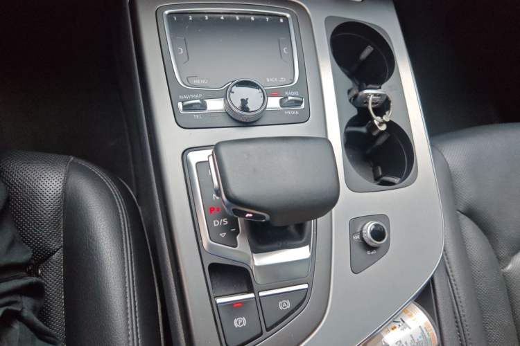 Used Audi Q7 2019 45 TFSI S line Sport Edition Gear Lever