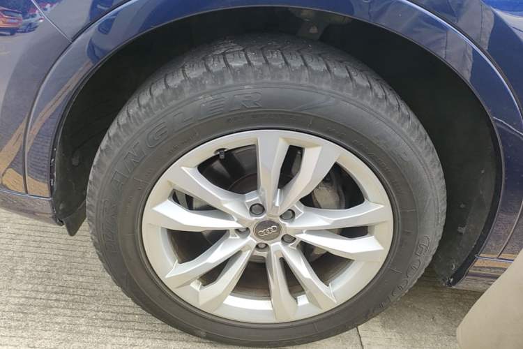 Used Audi Q7 2019 45 TFSI Comfort Model Left Front Wheel Hub