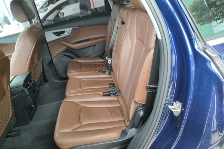 Used Audi Q7 2019 45 TFSI Comfort Model Left Rear Seat