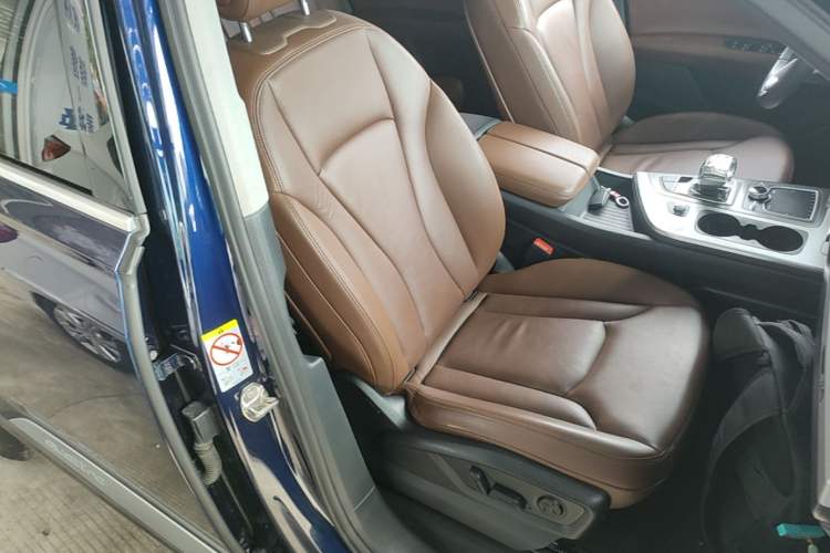 Used Audi Q7 2019 45 TFSI Comfort Model Right Front Seat