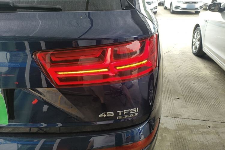 Used Audi Q7 2019 45 TFSI Comfort Model Right Rear Taillight