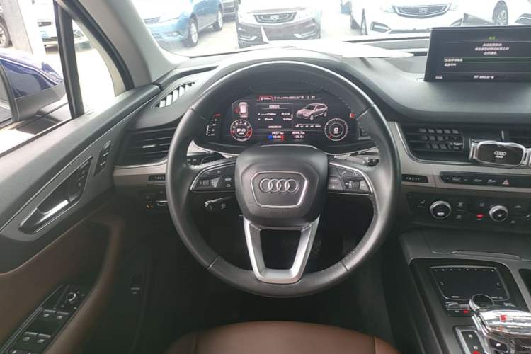 Used Audi Q7 2019 45 TFSI Comfort Model Steering Wheel