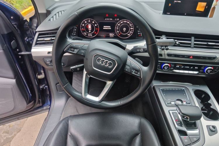 Used Audi Q7 2019 45 TFSI S line Sport Edition Steering Wheel