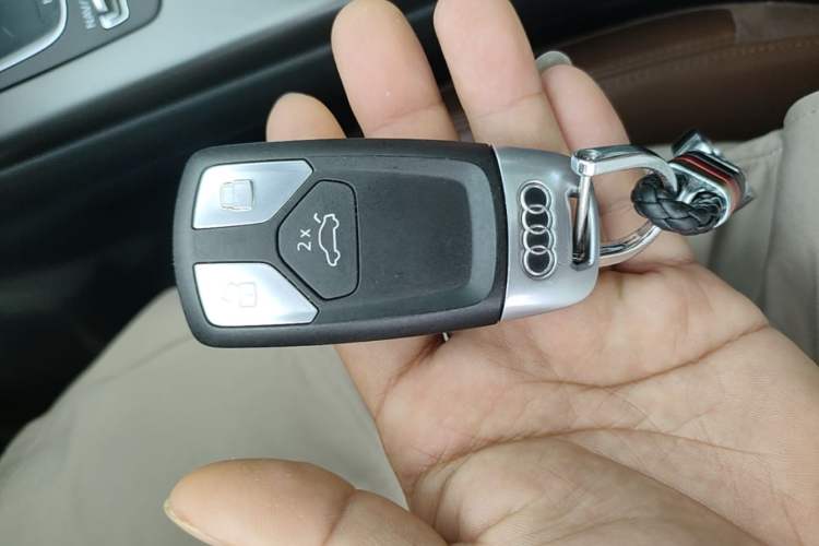 Used Audi Q7 2019 45 TFSI Comfort Model Vehicle Key