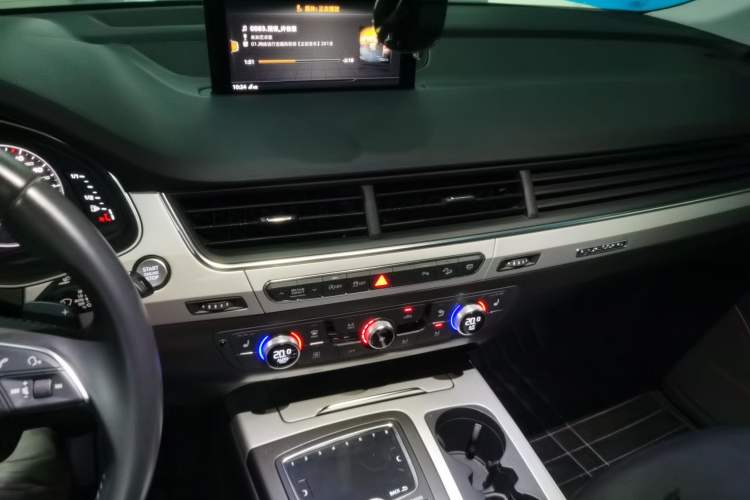 Used Audi Q7 2019 55 TFSI Technology Edition Audio And AC Panel