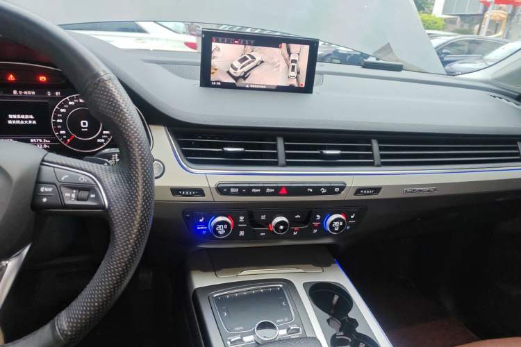 Used Audi Q7 2019 45 TFSI Comfort Model Audio And AC Panel