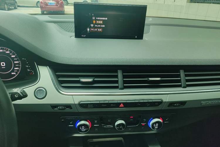 Used Audi Q7 2019 55 TFSI Technology Edition Audio And AC Panel