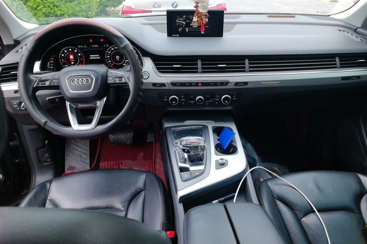 Used Audi Q7 2019 55 TFSI Technology Edition Center Console