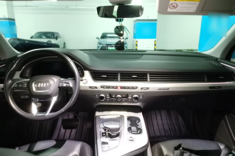 Used Audi Q7 2019 55 TFSI Technology Edition Center Console