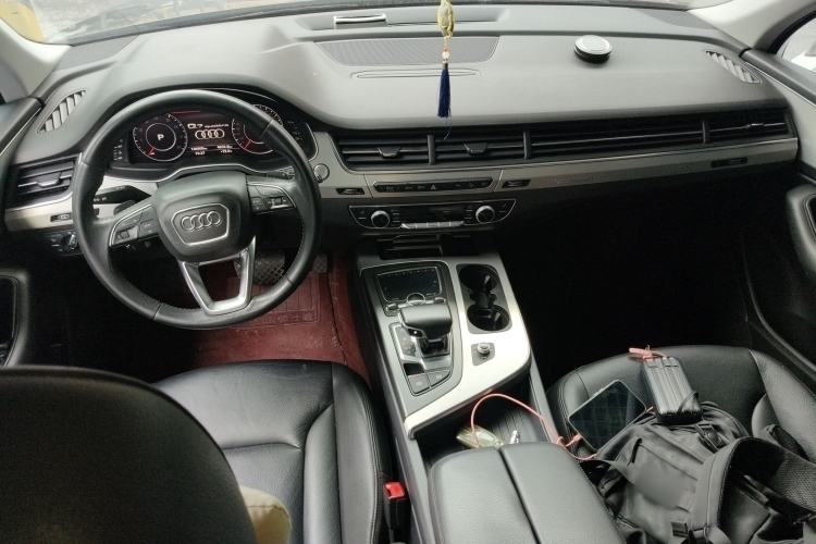 Used Audi Q7 2019 45 TFSI S line Sport Edition Center Console