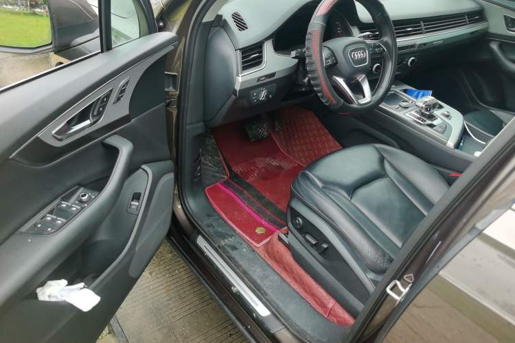 Used Audi Q7 2019 55 TFSI Technology Edition Driver Seat