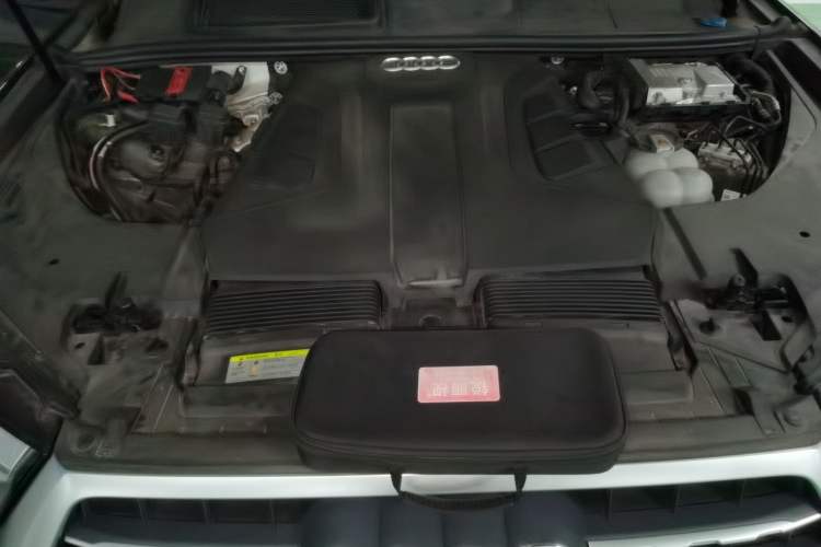 Used Audi Q7 2019 55 TFSI Technology Edition Engine Bay