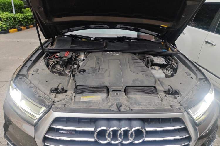 Used Audi Q7 2019 45 TFSI Comfort Model Engine Bay