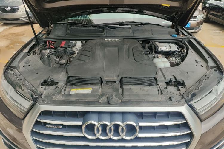 Used Audi Q7 2019 55 TFSI Technology Edition Engine Bay