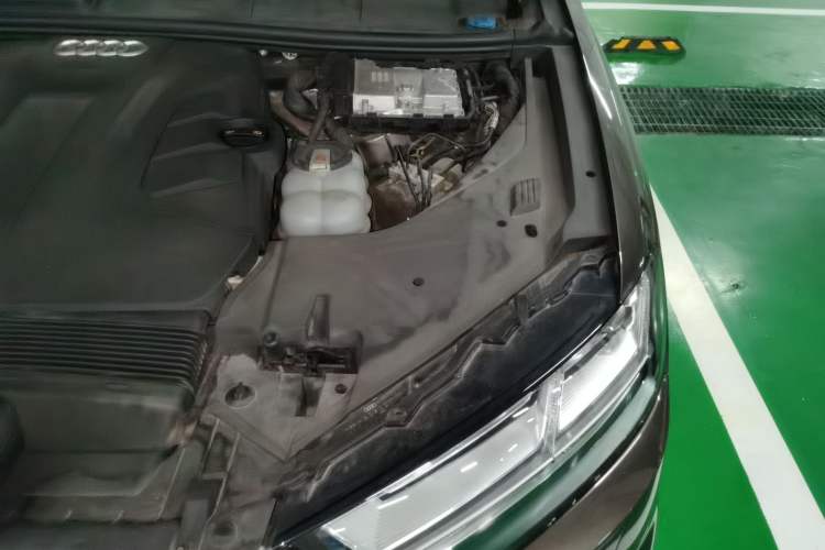 Used Audi Q7 2019 55 TFSI Technology Edition Engine Bay Left