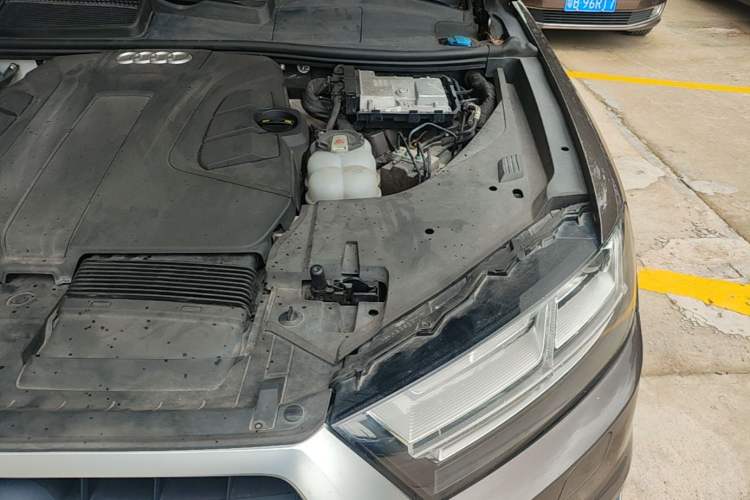 Used Audi Q7 2019 55 TFSI Technology Edition Engine Bay Left