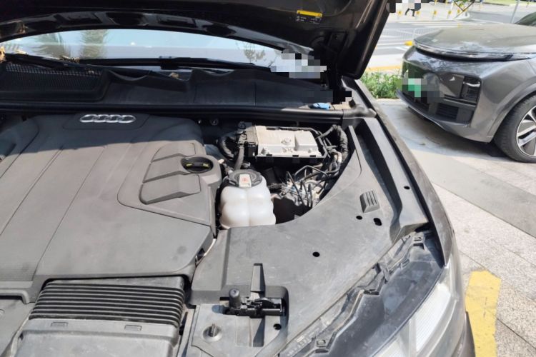 Used Audi Q7 2019 55 TFSI Technology Edition Engine Bay Left