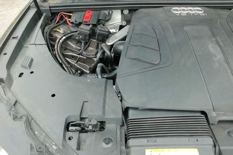 Used Audi Q7 2019 55 TFSI Technology Edition Engine Bay Right