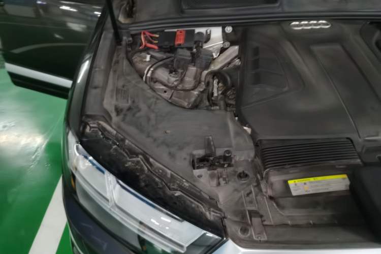 Used Audi Q7 2019 55 TFSI Technology Edition Engine Bay Right